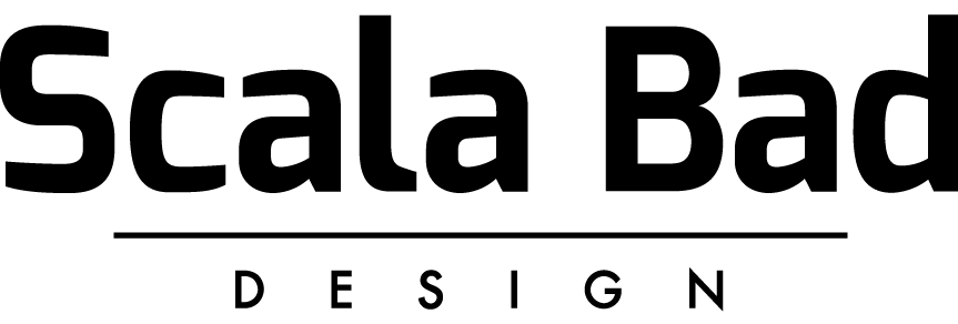 Logo til Svedbergs med sort typografi på lys bakgrunn og teksten «Badrum», svensk produsent av baderomsmøbler og interiør.